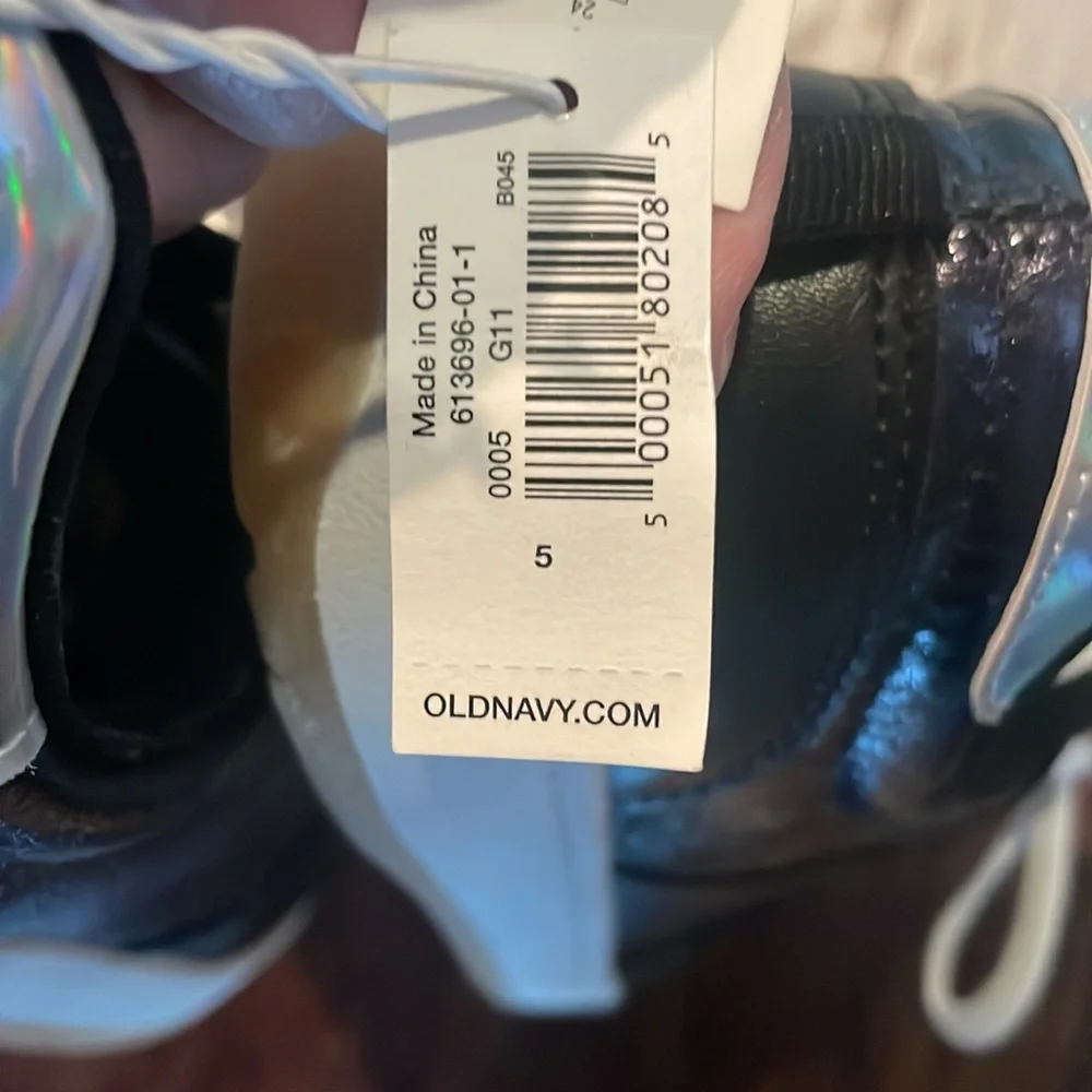 NEW Old Navy boy sneakers size 5